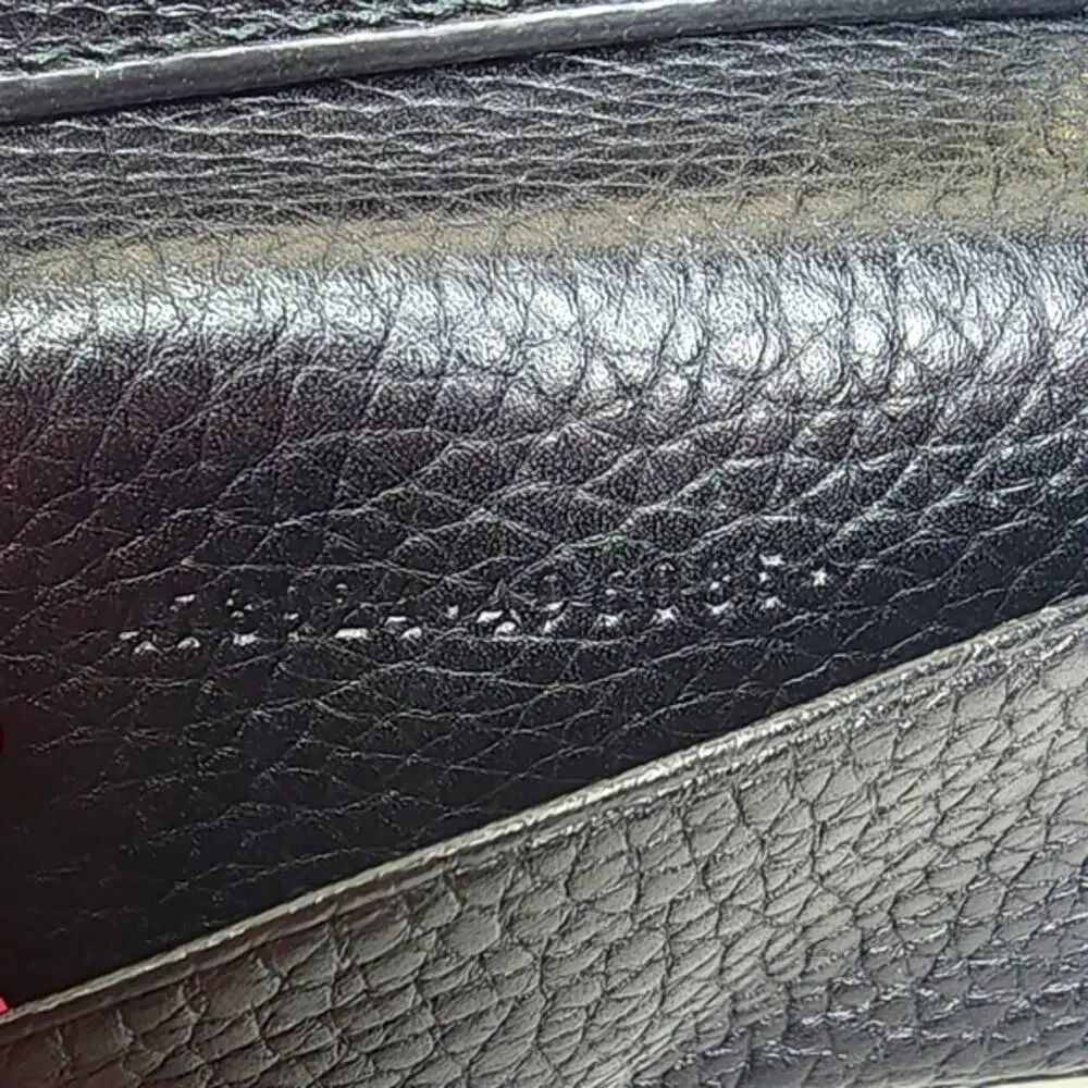 Gucci Black Pebbled Leather Silver Six Key Holder EUC